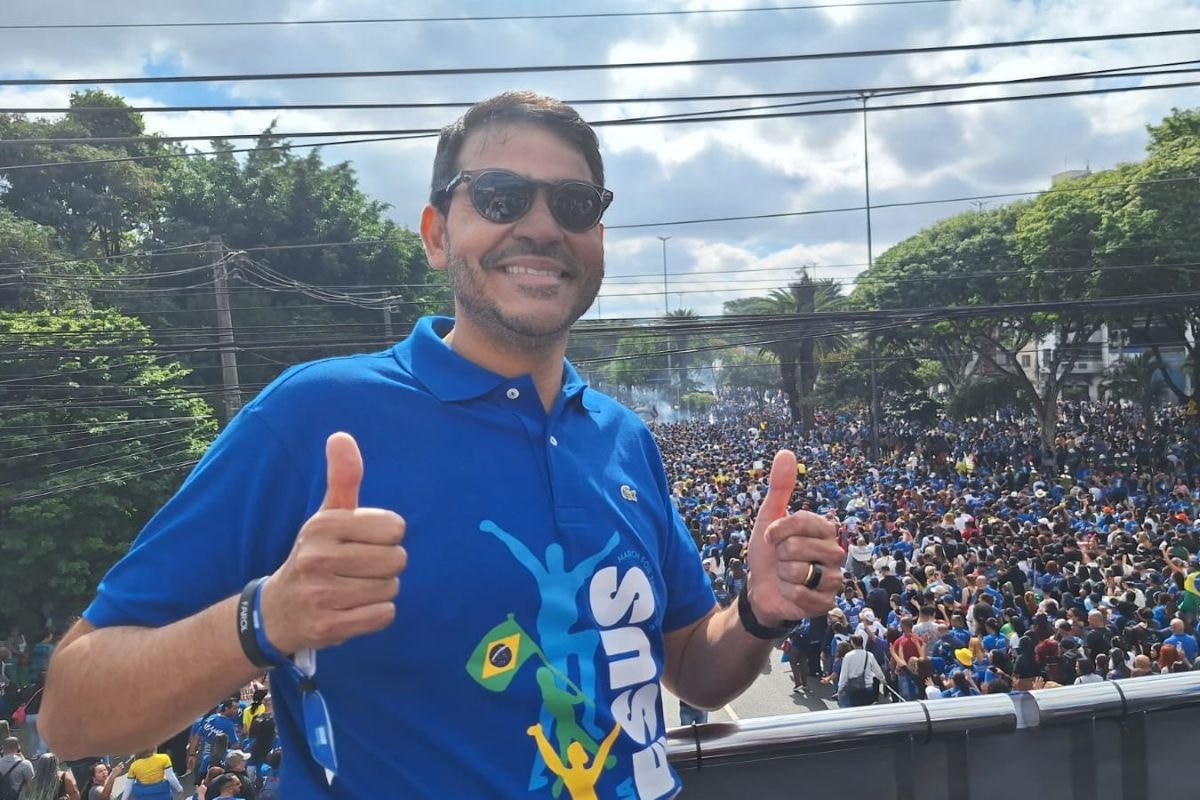 Messias ao lado de Flávio: "Na mesa de Jesus, tem lugar até para Judas"