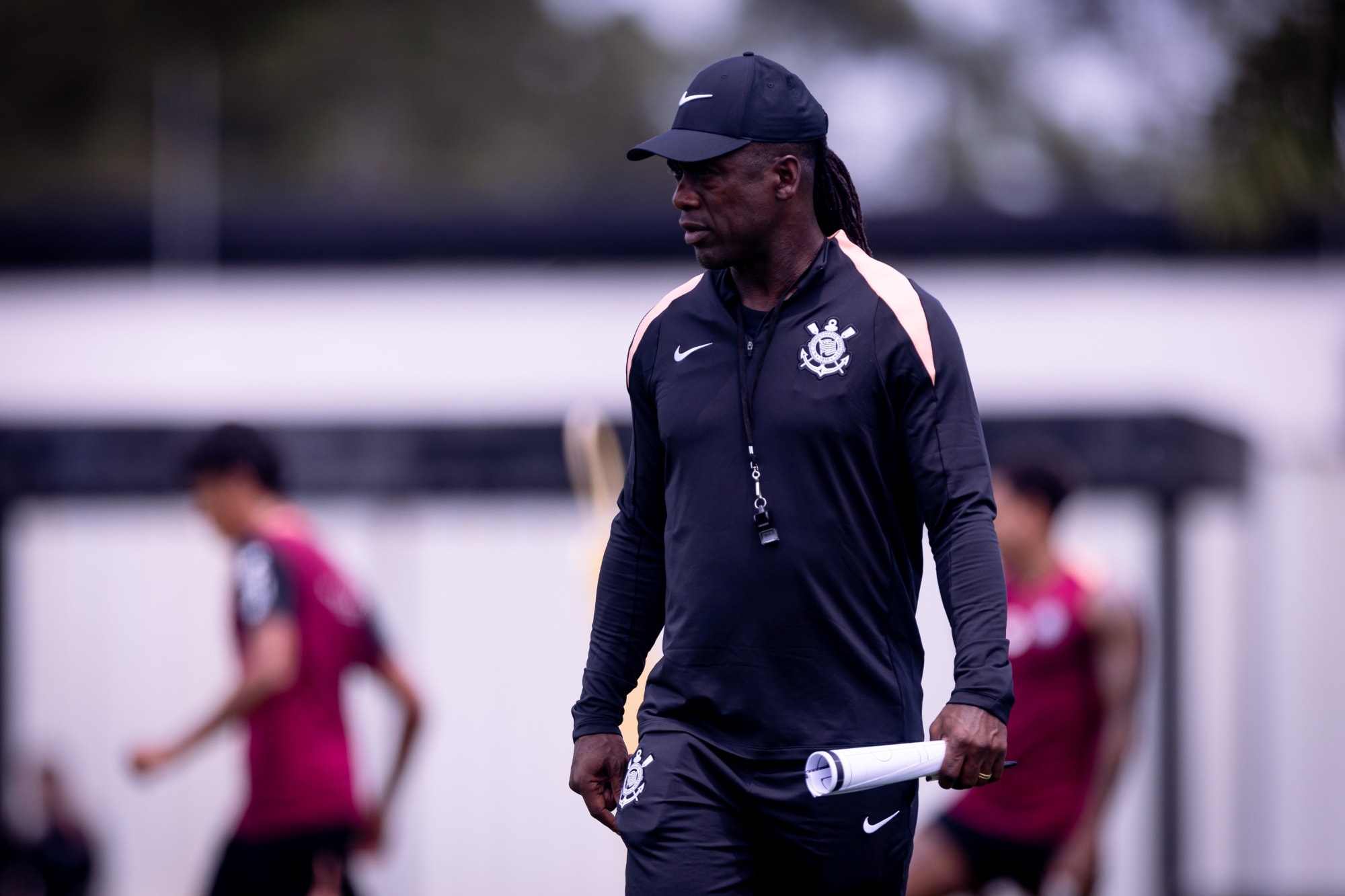 Sem Seedorf, Corinthians tenta se afastar do Z4 diante do Vitória