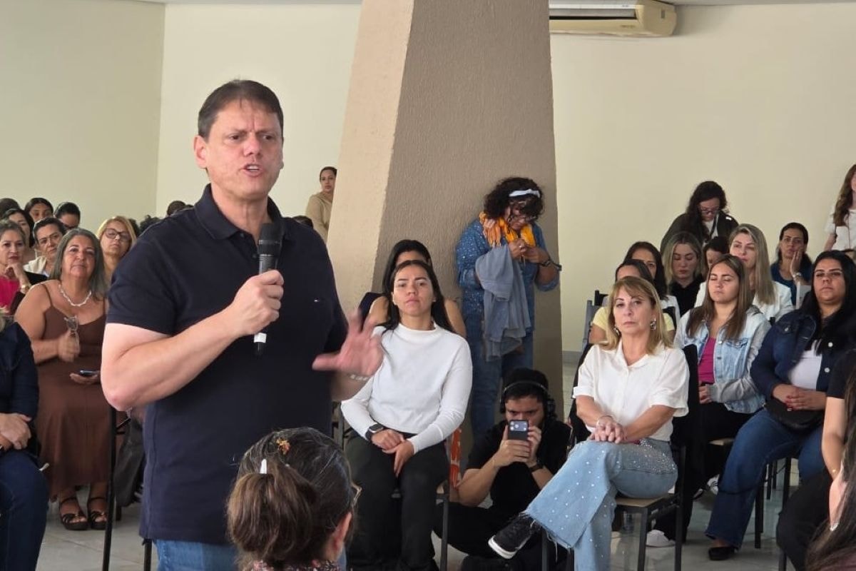 De olho no voto feminino, Tarcísio escolhe Osasco para abrir campanha