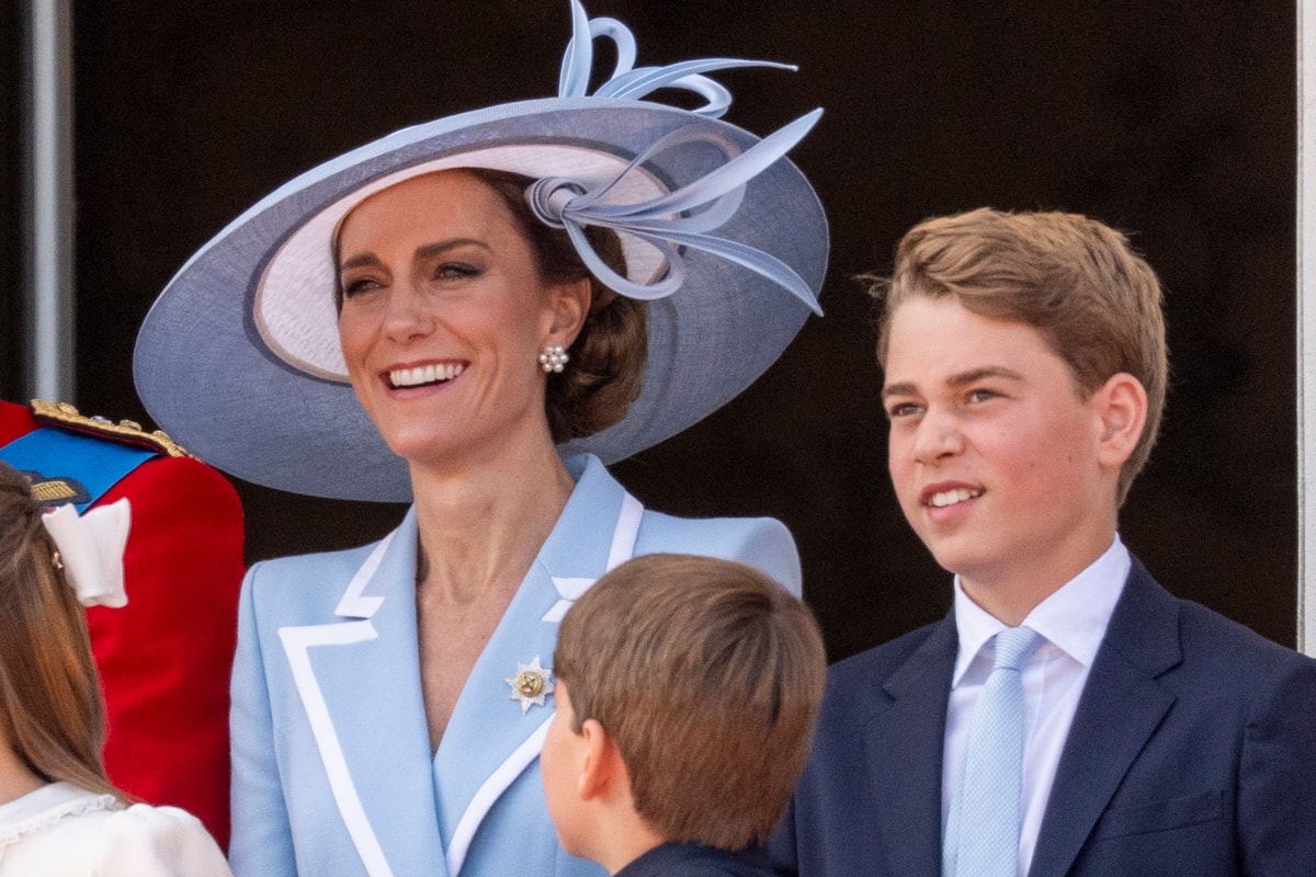 George ganhará celular “tijolão” para falar com William e Kate em internato
