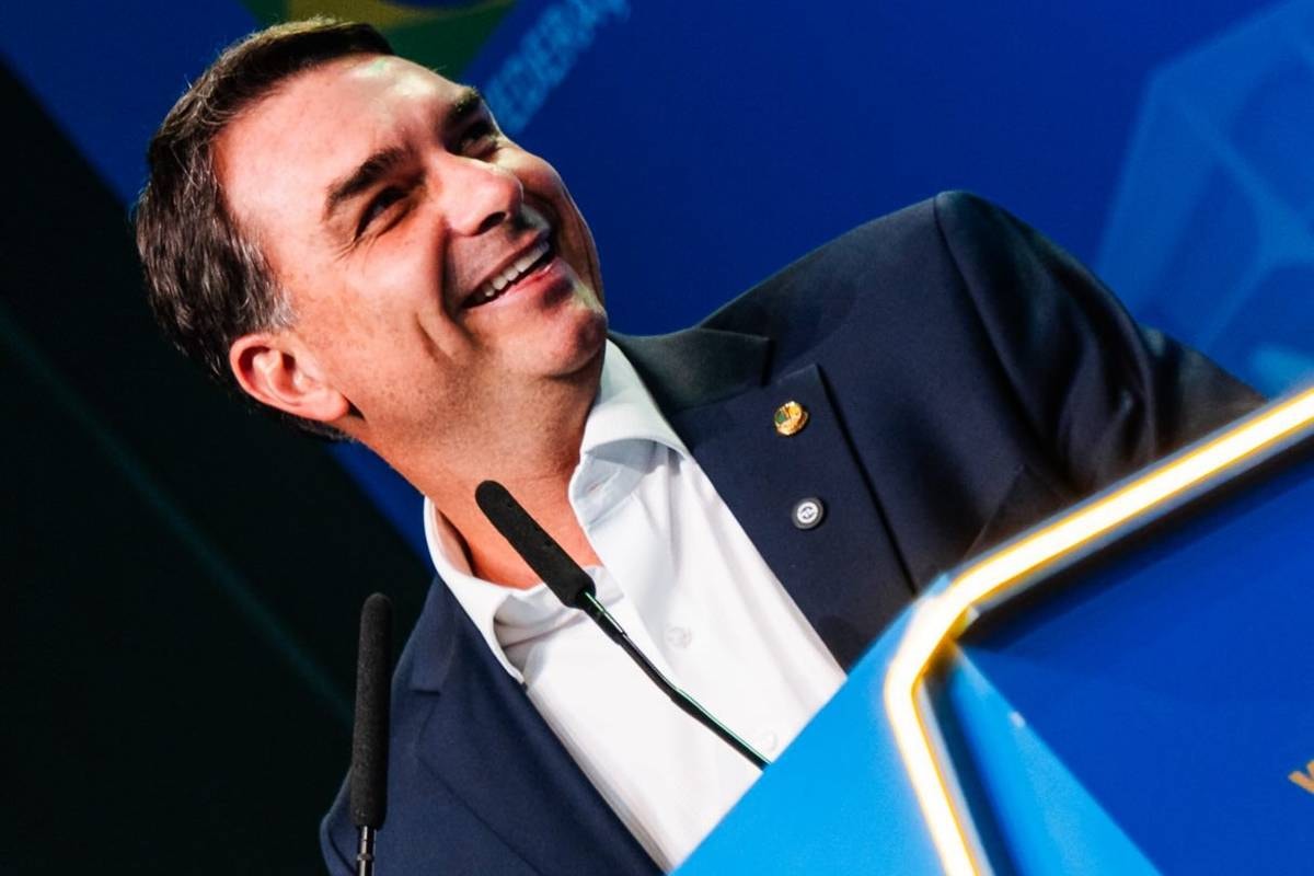 O que entorno de Flávio pensa da suspensão da pesquisa AtlasIntel
