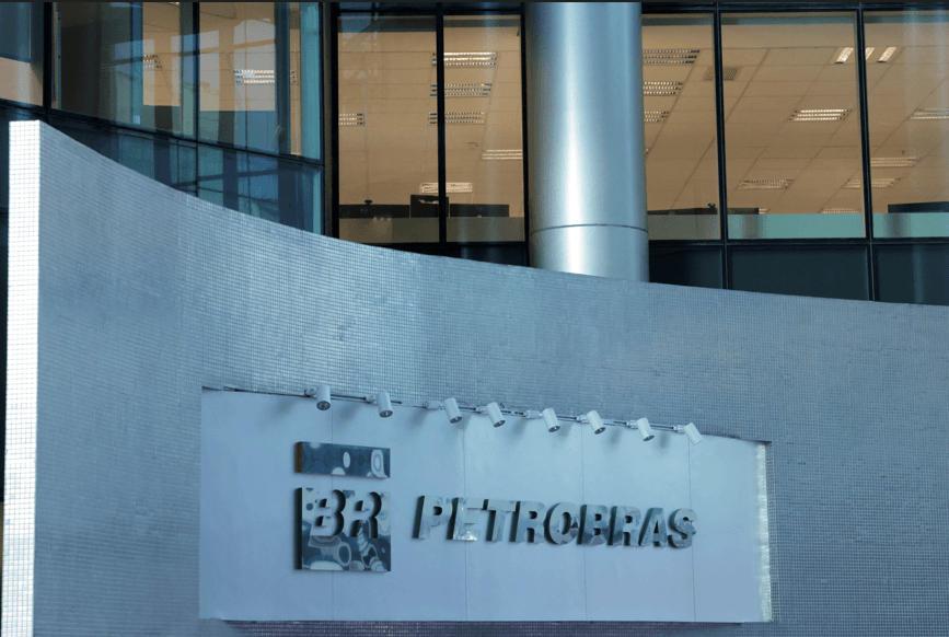 Corte de tributos pode aliviar eventual reajuste da Petrobras sob a gasolina?