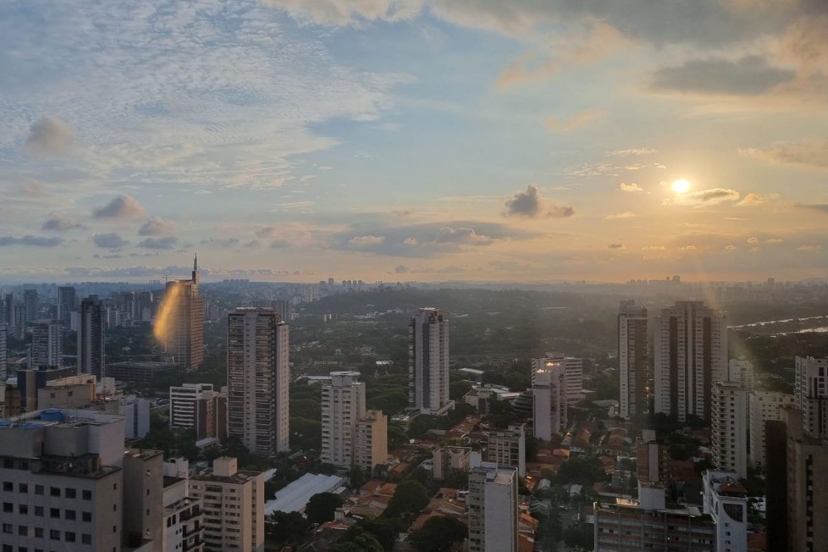 Nova rodada de tempestades e calor intenso atingem o país no fim de semana
