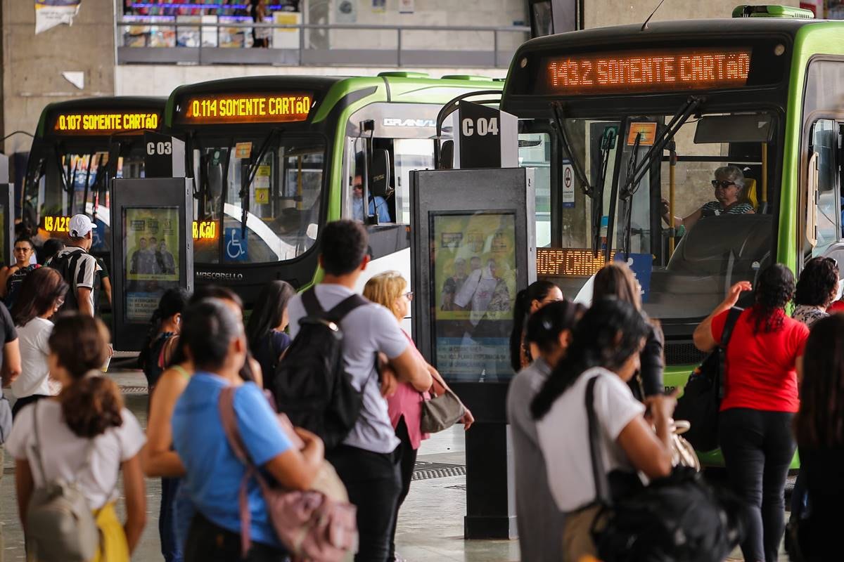 Ônibus do DF vão circular com tabela de dia útil no domingo de eleição