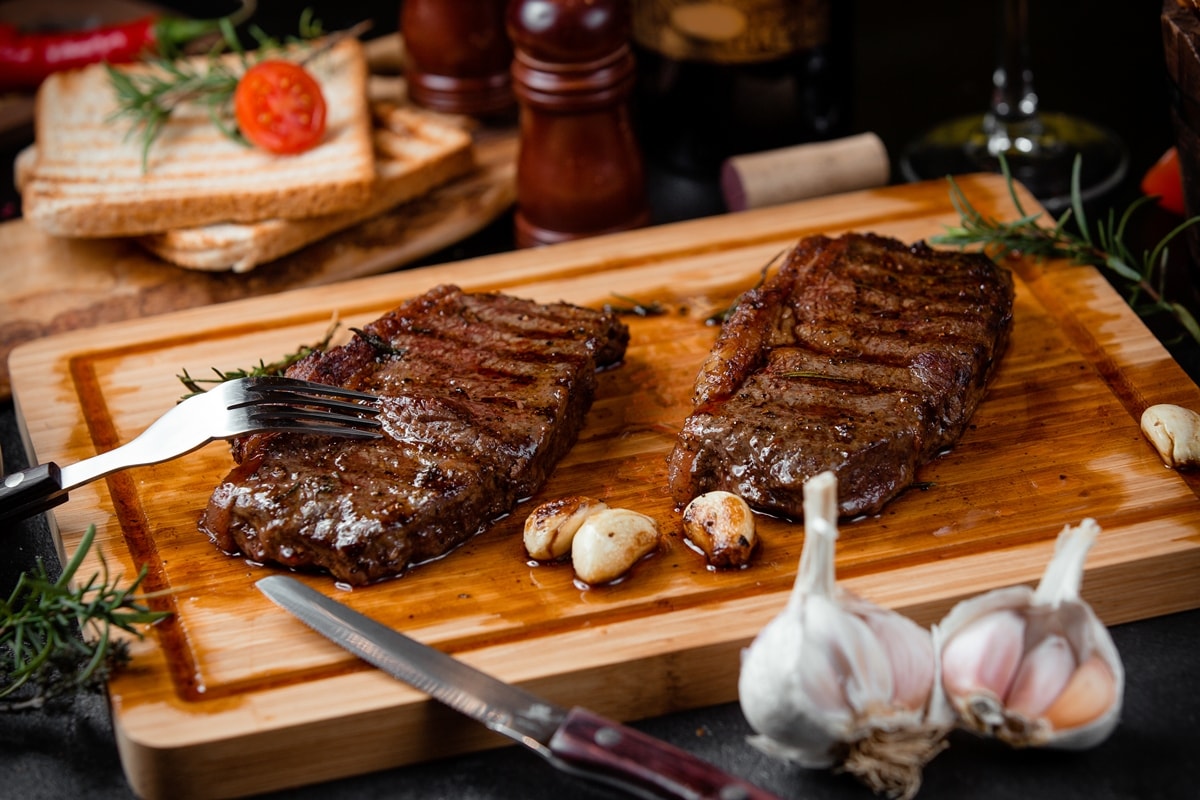 Cortar carne e leite por semanas pode mudar o funcionamento do corpo
