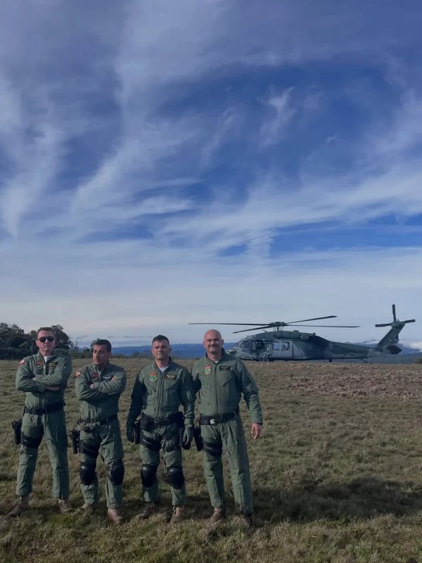 Imagens mostram operação após queda de helicóptero que levava Rick e Bruno