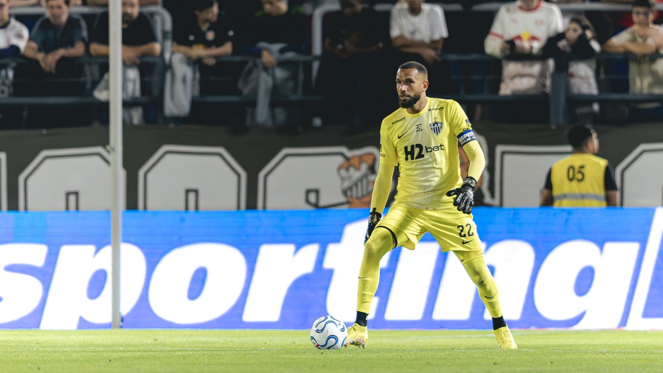 Everson se lesiona em lance com Bruno Rodrigues em clássico