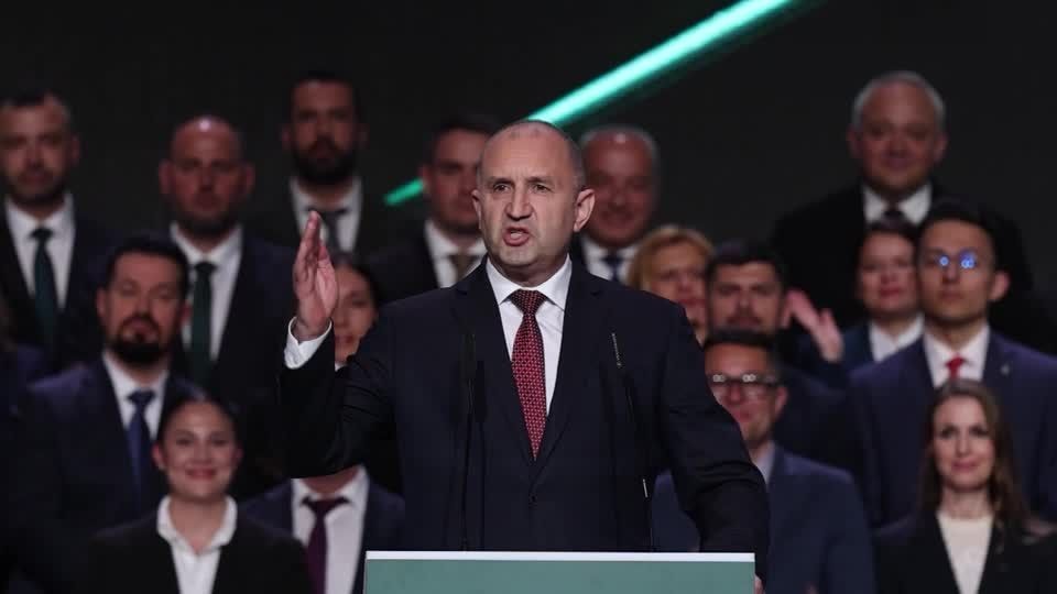 Ex-presidente pró-Rússia vence eleições parlamentares na Bulgária