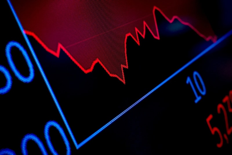 Bolsas de NY fecham sem direção com balanços, petróleo e techs sob pressão