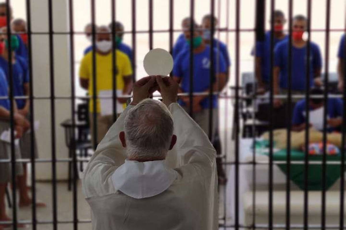 Exclusivo: CNBB aponta favorecimento a evangélicos nas prisões em dossiê ao papa. Vídeo