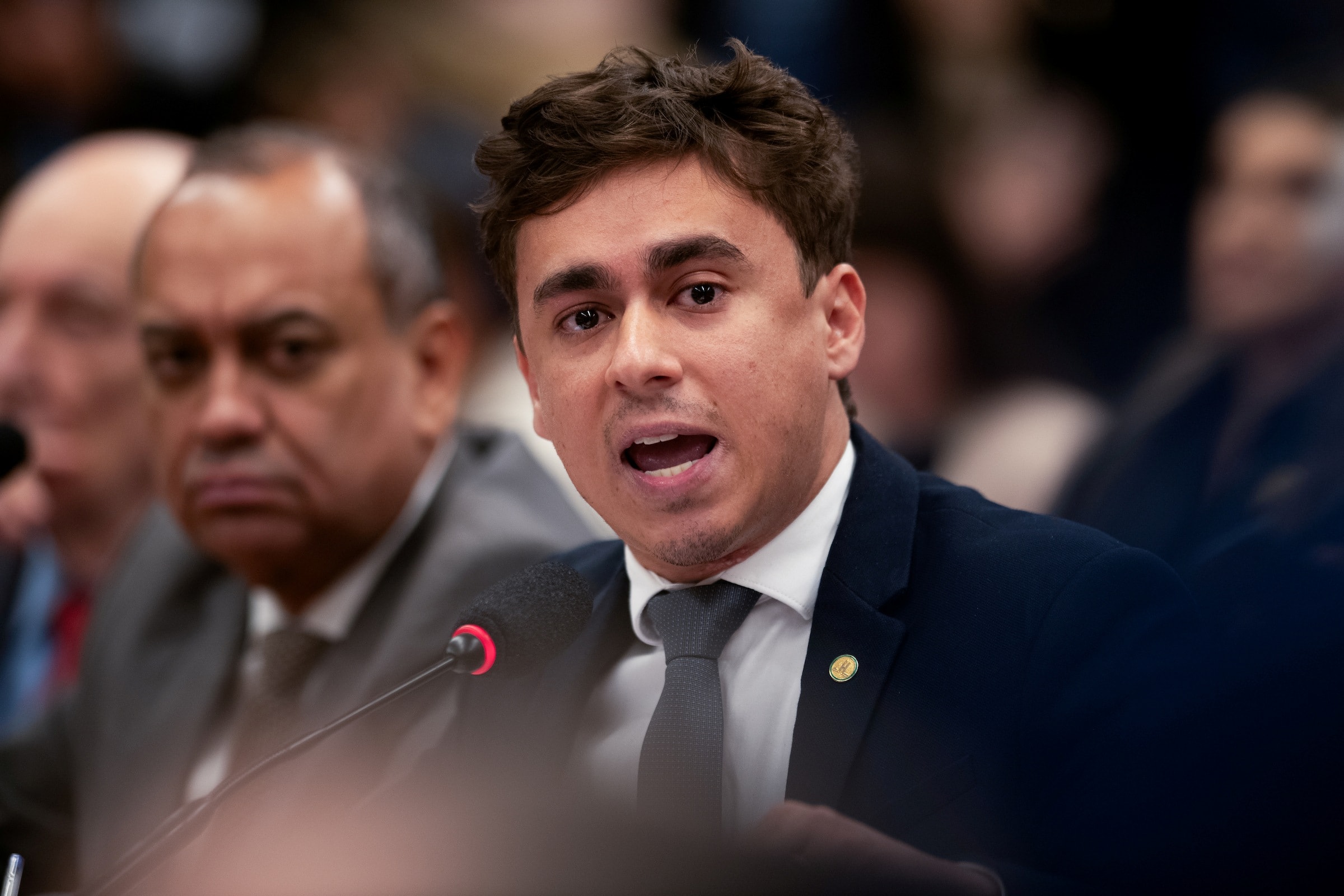 Justiça manda tirar do ar reportagem sobre "lindão" de Nikolas para Vorcaro