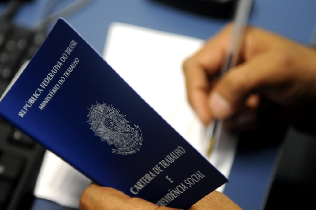 Brasil cria 165,8 mil empregos formais em agosto, aponta Caged