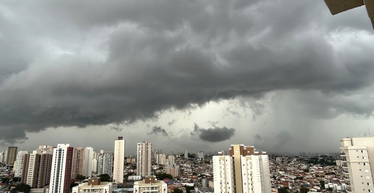Novo ciclone extratropical derruba temperaturas e traz ventania a SP