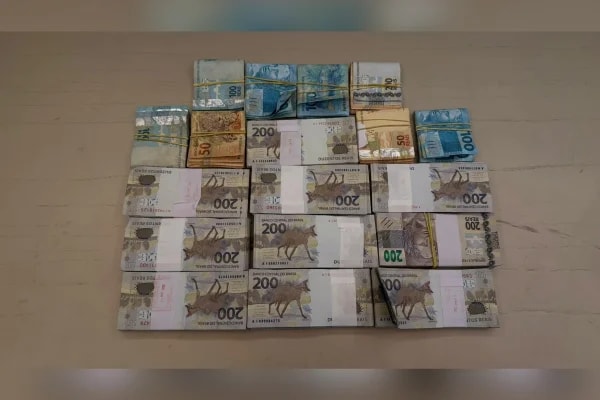PF acha cofre em operação contra deputado federal e apreende 21 carros
