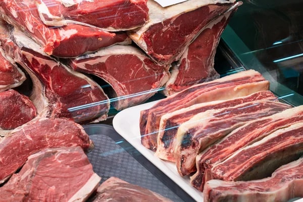 Trump libera importação de carne para reduzir preços nos EUA