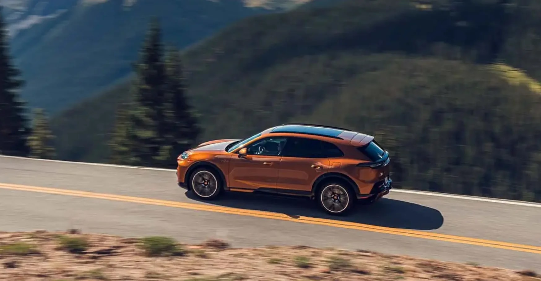 Adeus, tomada? Porsche lança carregamento por indução para Cayenne elétrico