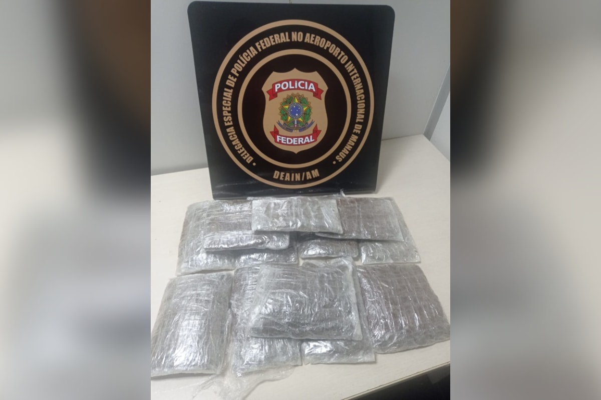 PF prende mulher com "super maconha" enrolada na perna rumo a Brasília