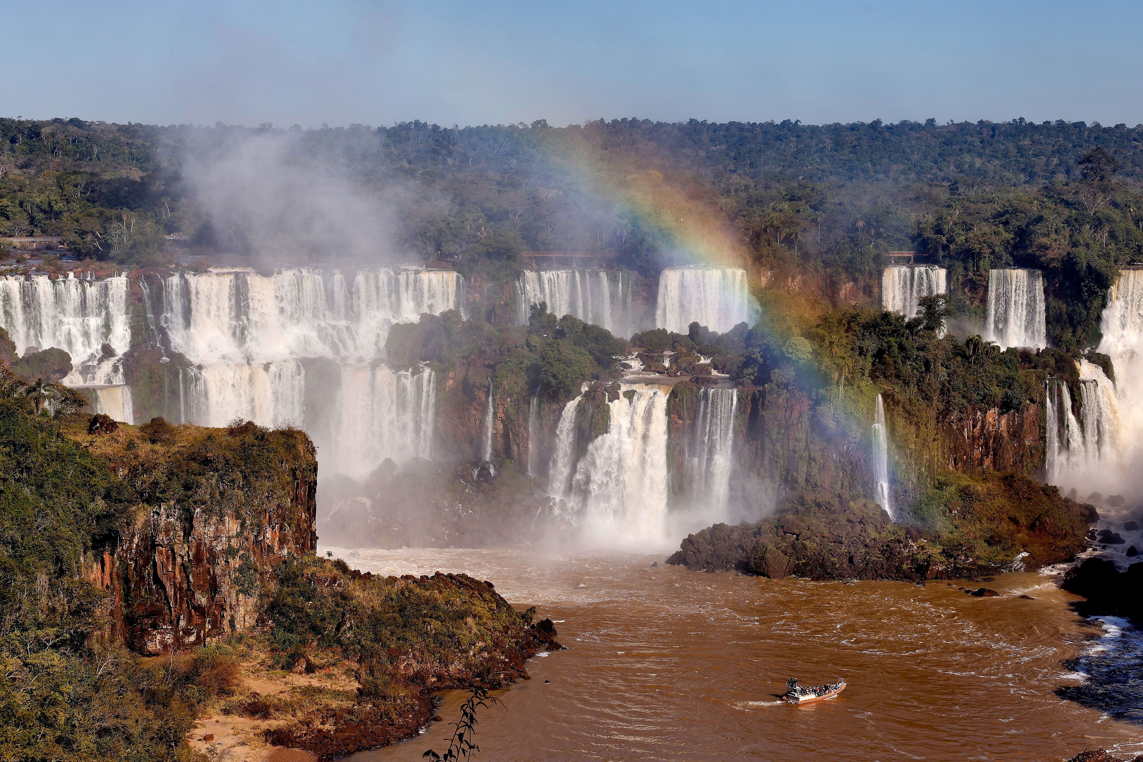 Passeio nas Cataratas do Iguaçu reabre após morte de turista holandês