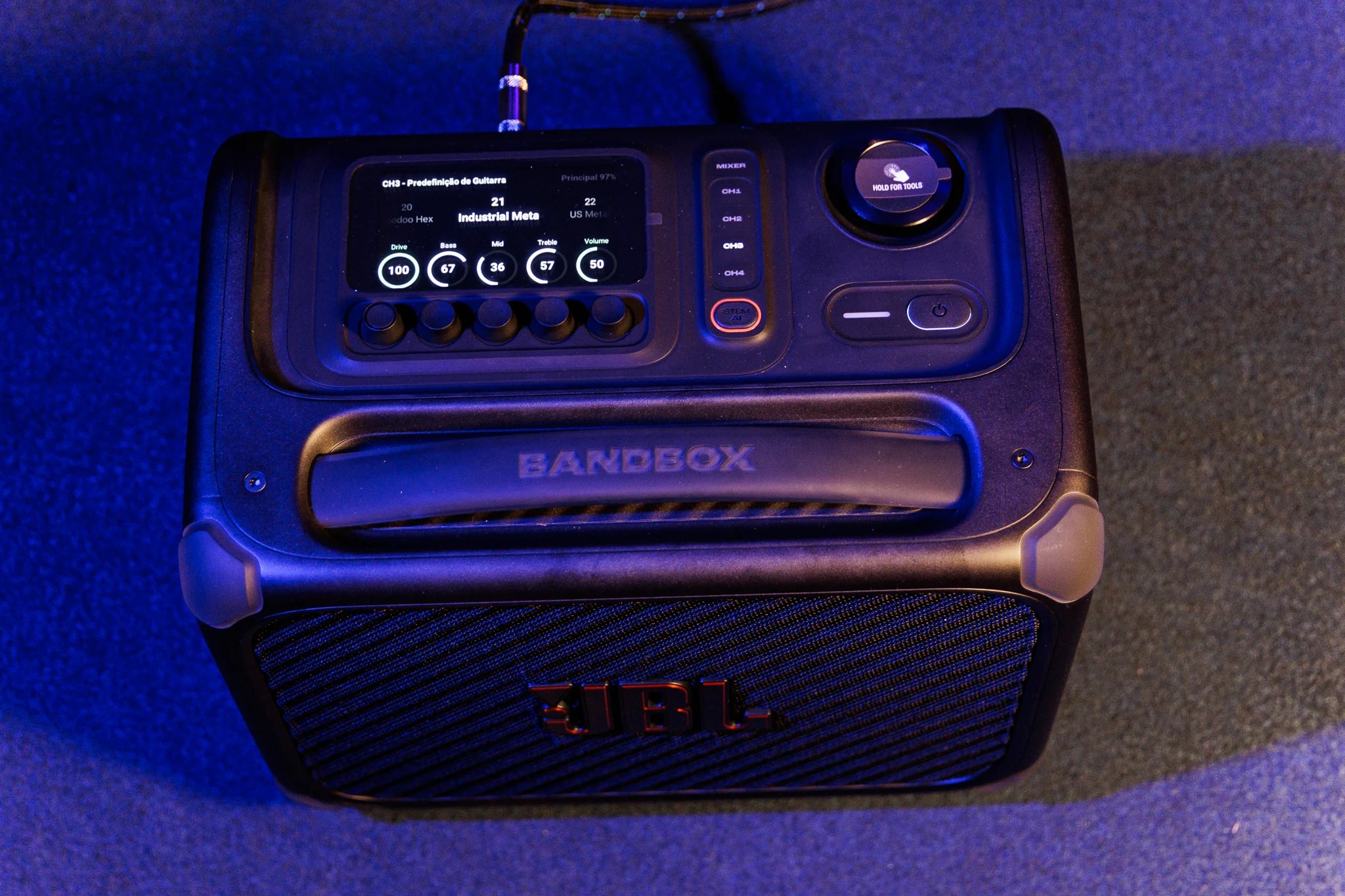 Amplificador da JBL vale a pena? Testamos o BandBox Trio; saiba quanto pagar