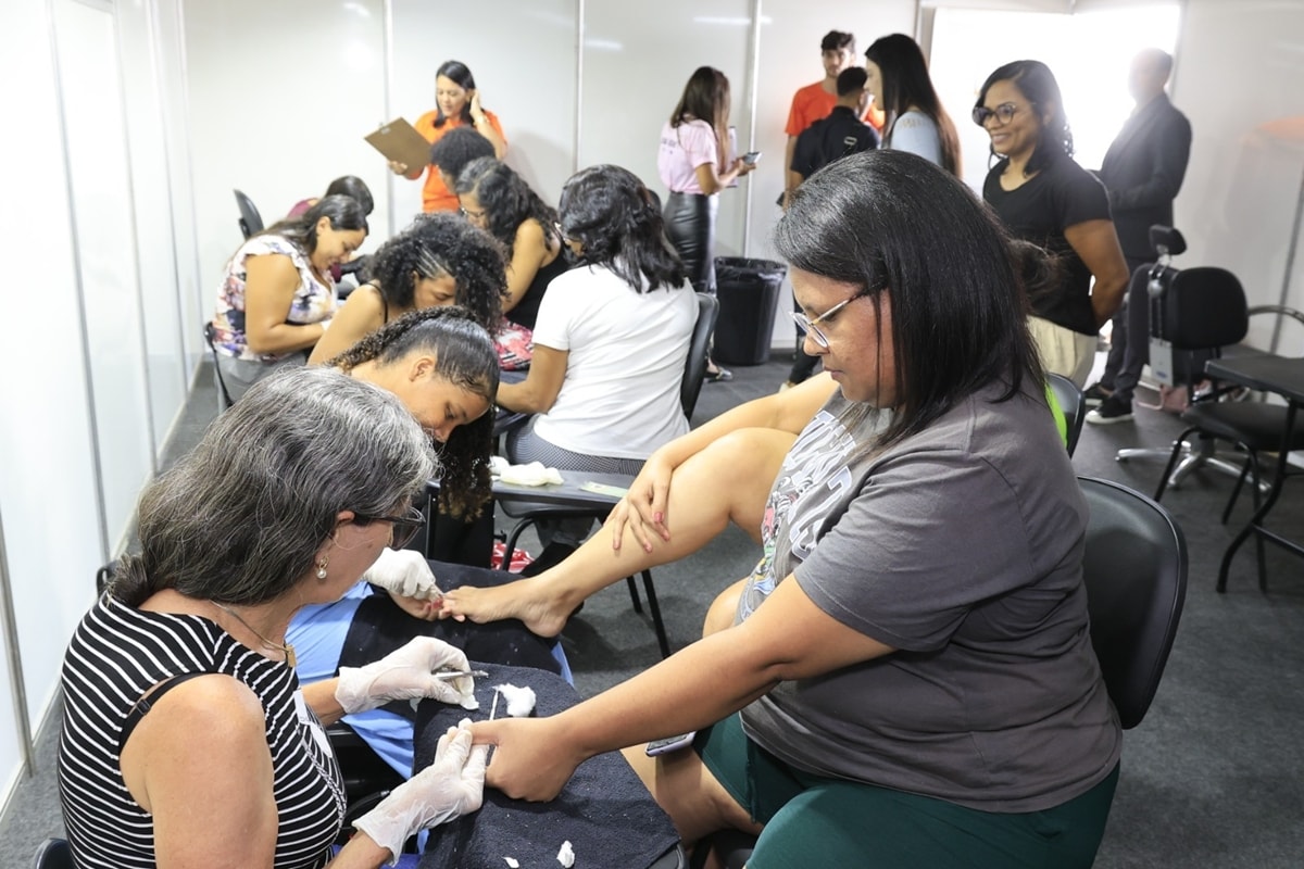 Curso profissionalizante para mulheres na Estrutural abre 210 vagas