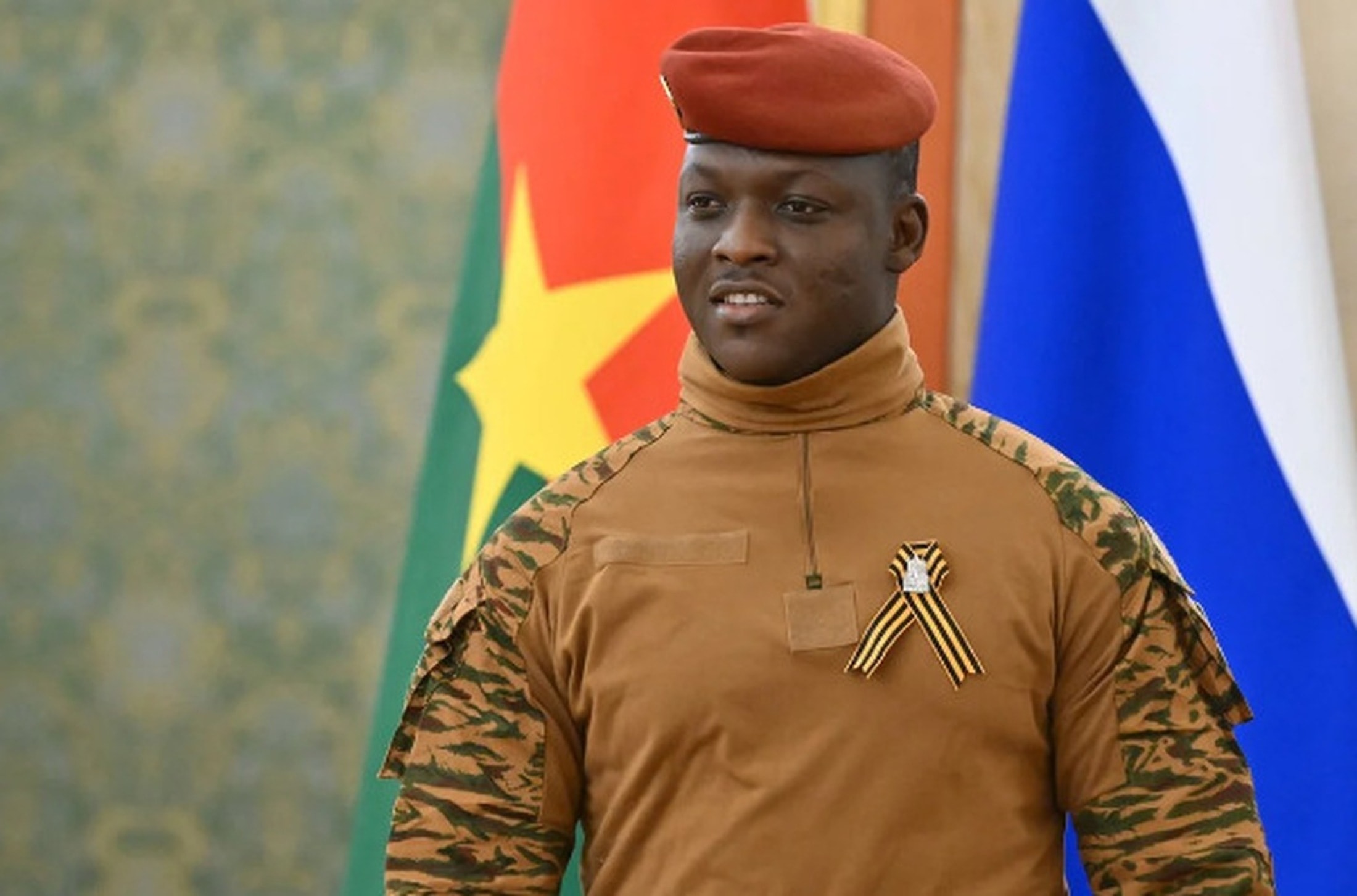 Burkina Faso rompe relações com a França por "ambições imperialistas"