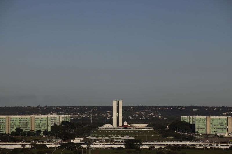 Caiado: Lula “está atrasado 100 anos” e Flávio “não tem noção do Brasil”