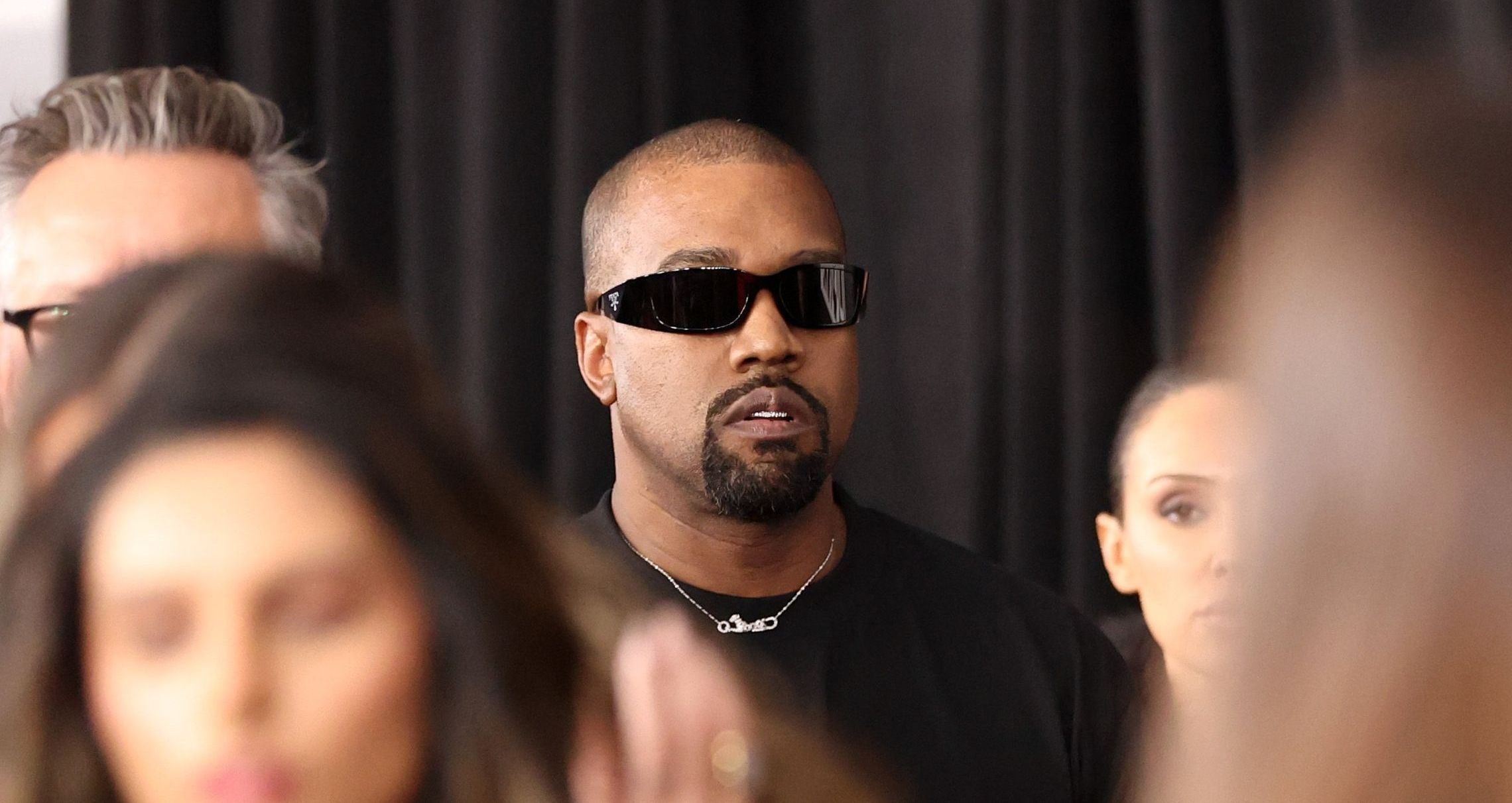 Após falas antissemitas, show de Kanye West em Istambul reúne 100 mil fãs