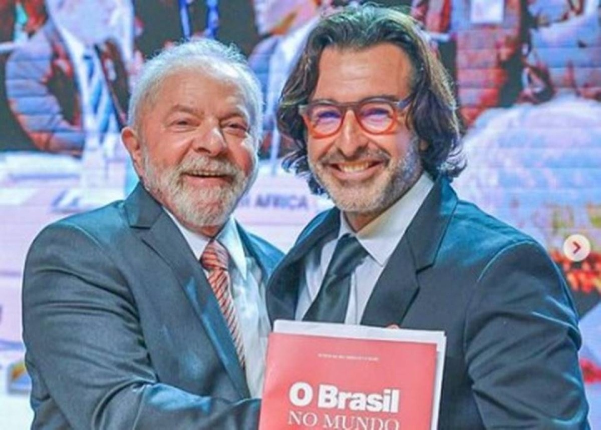 Para reforçar pré-campanha, Lula tira peças da equipe de governo