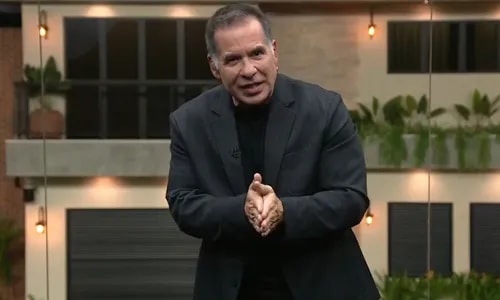 Casa do Patrão: Leandro Hassum se atrapalha ao vivo e web não perdoa