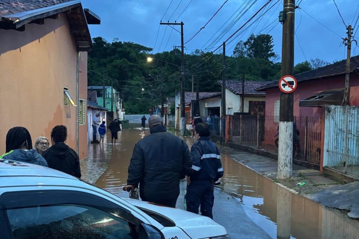 SP: chuva causa danos em 8 cidades; Marginal Tietê tem pontos de alagamento