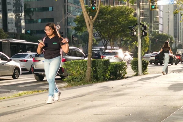 Veja quais bairros de SP tiveram aumento nos roubos de celular em 2026