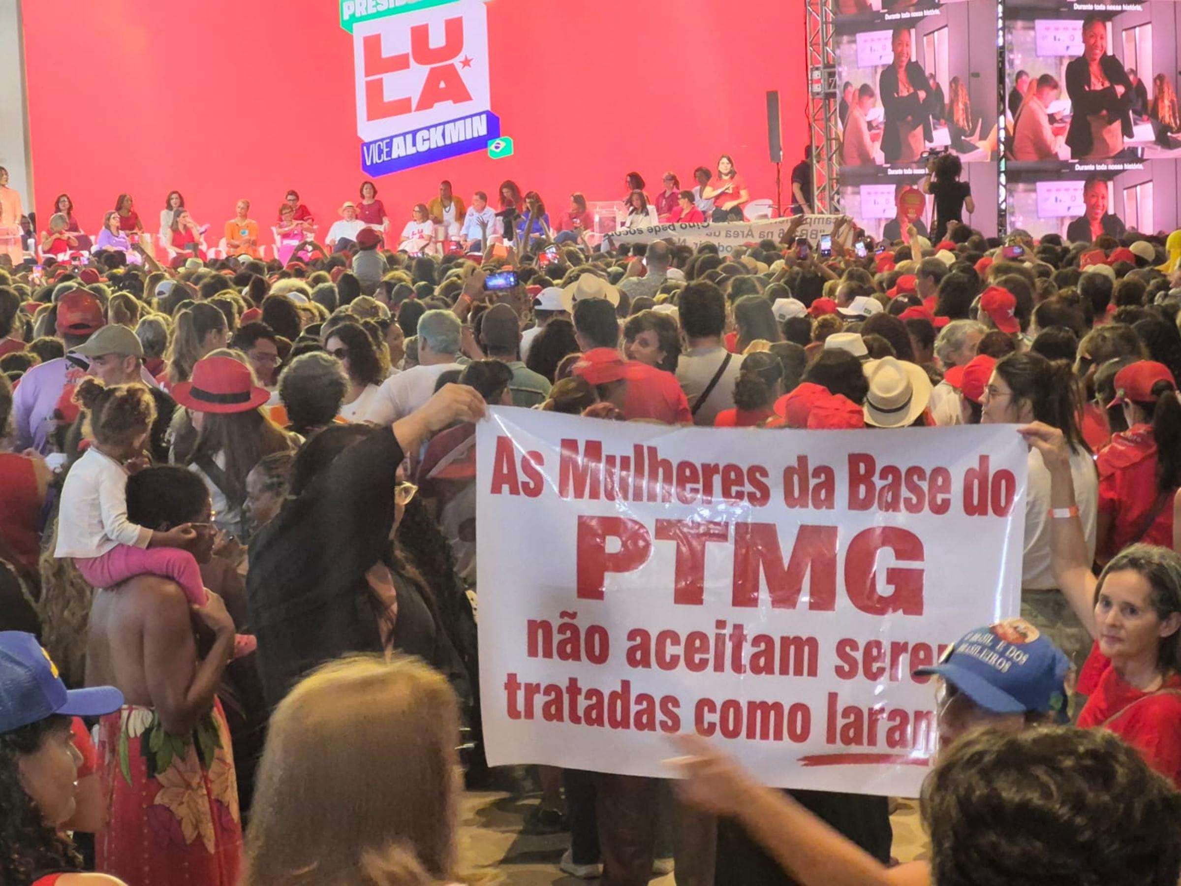 Evento com Lula em BH tem protesto de petistas por recursos de campanha