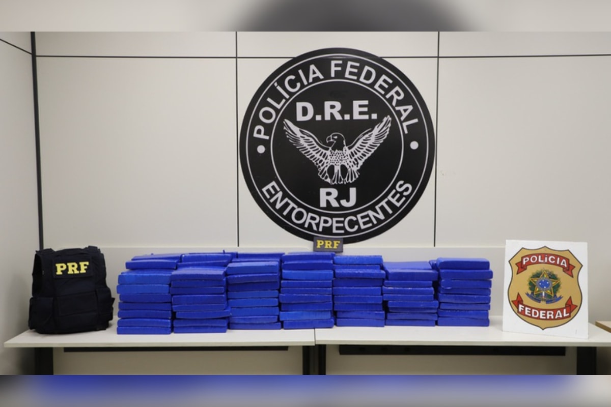 Sem CNH, trio é preso pela PF com carro recheado de maconha para facções