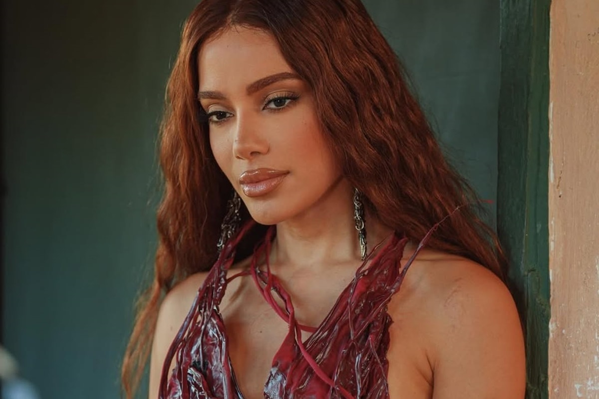 Atração da abertura da Copa, Anitta alfineta: "Tudo isso sem tigrinho". Vídeo
