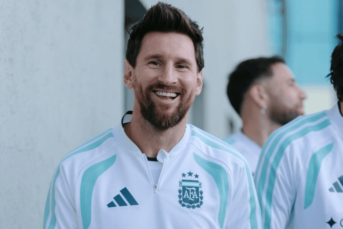 Messi elege 10 craques para o futuro com uma brasileira. Veja lista