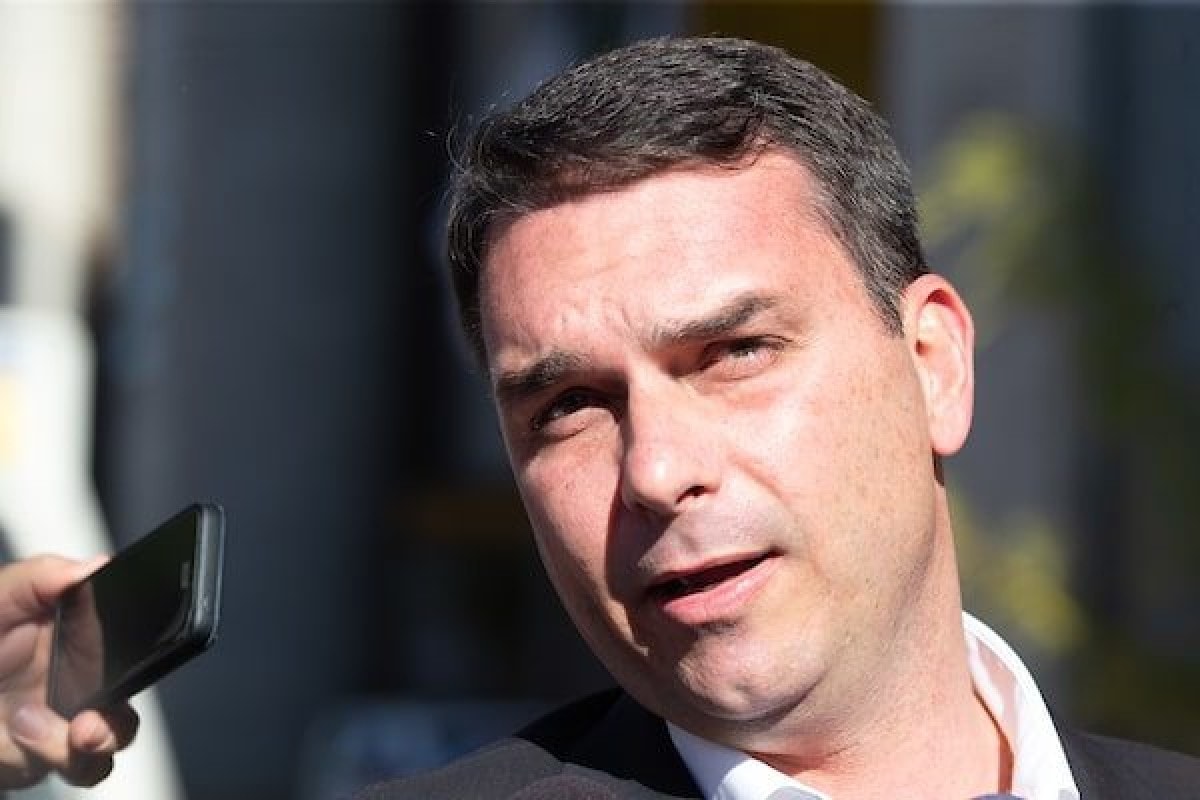 Flávio Bolsonaro revela preocupação com provocações dentro da direita