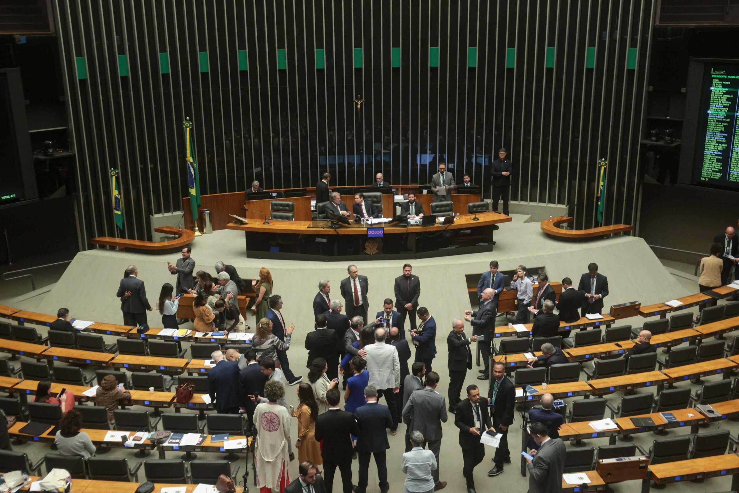 Câmara aprova restrições e tornozeleira para condenados por pedofilia