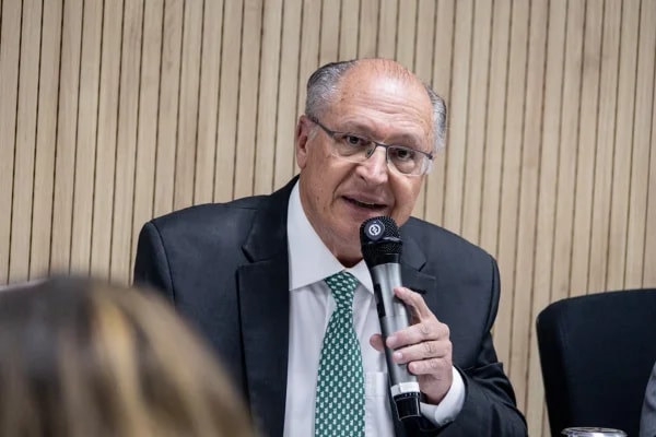 Mendonça inclui Alckmin em ação de Flávio contra Durigan e Lula no TSE