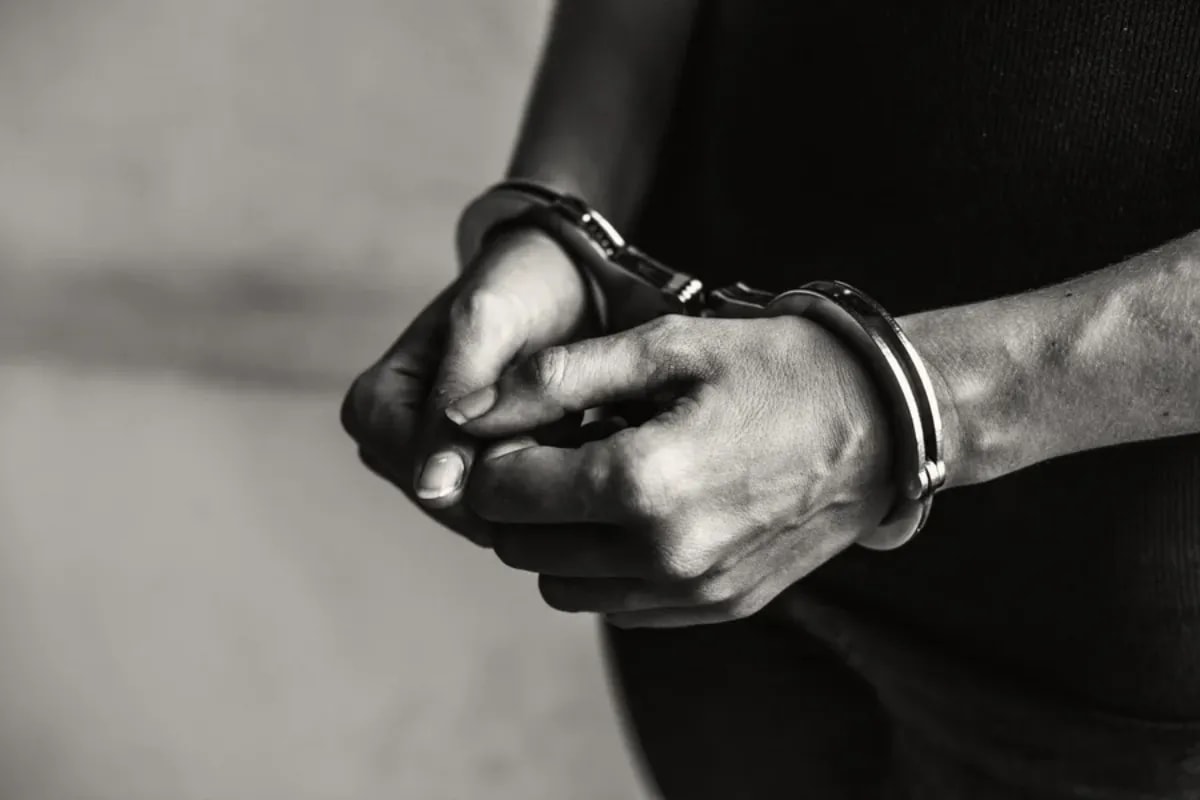 Mulher acusada de matar marido é absolvida e solta após quase 2 anos