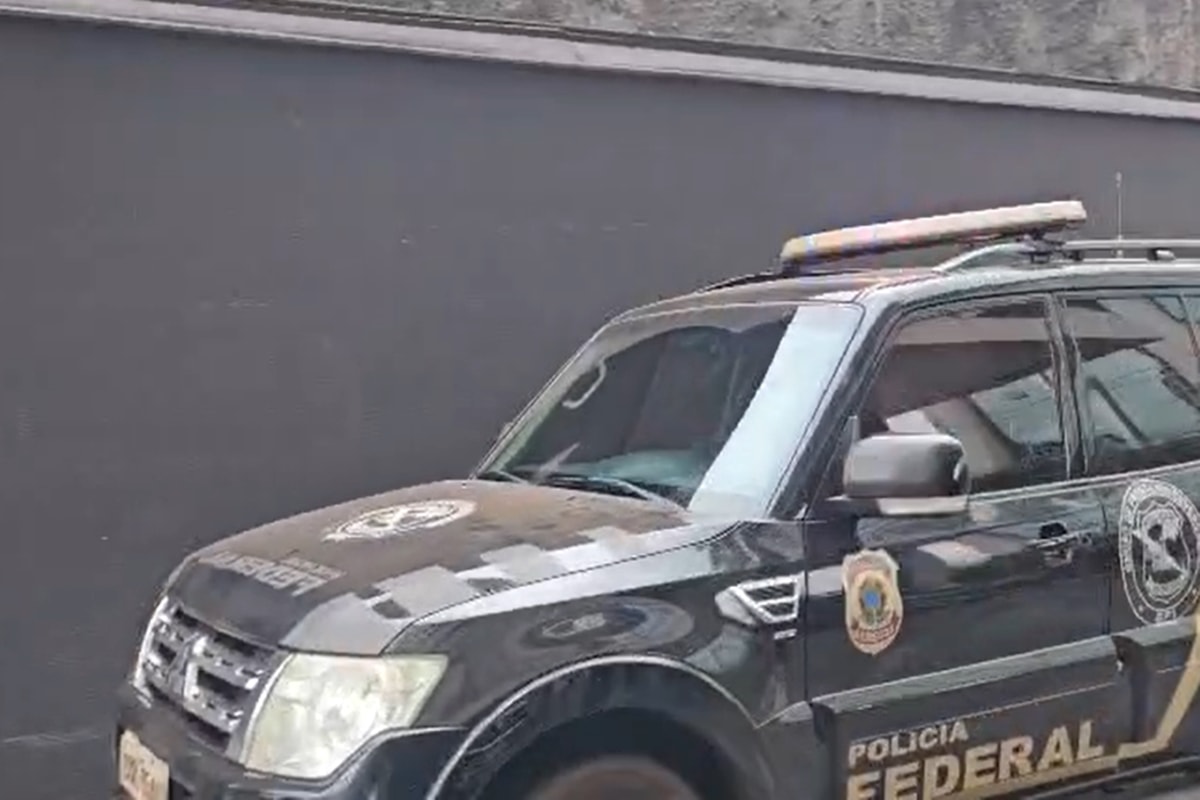 Pai de Vorcaro chega à Superindendência da PF em BH, onde ficará preso