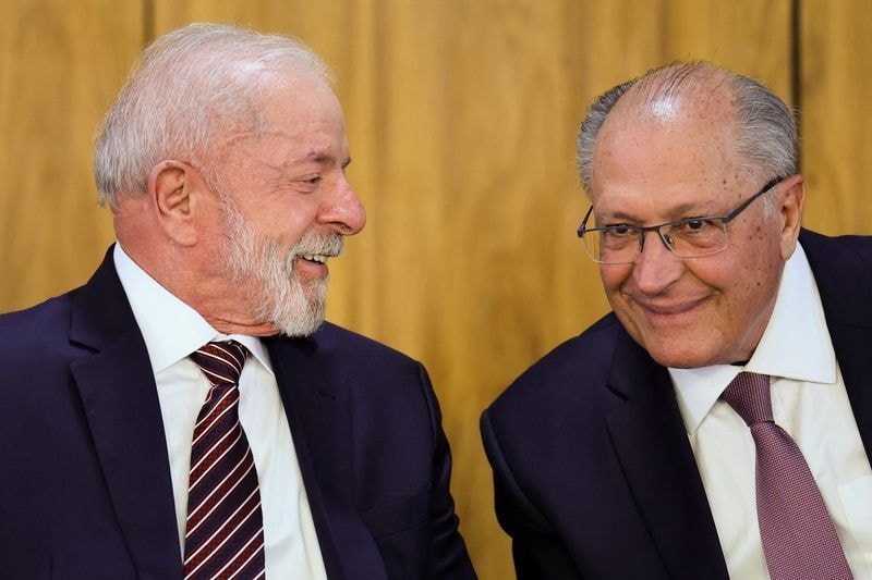 Lula convida Moraes para “tomar um café” após evento no Planalto