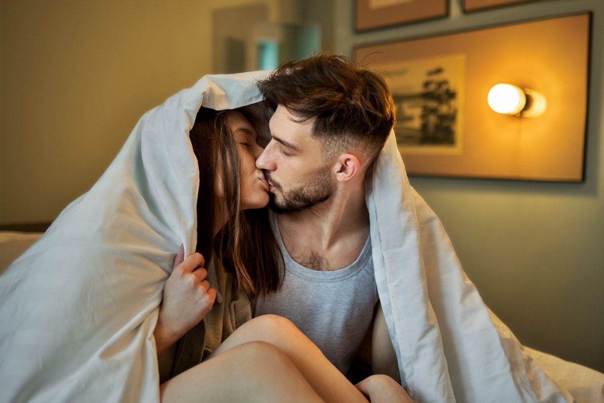 10 posições agarradinhas para não deixar a relação esfriar no inverno