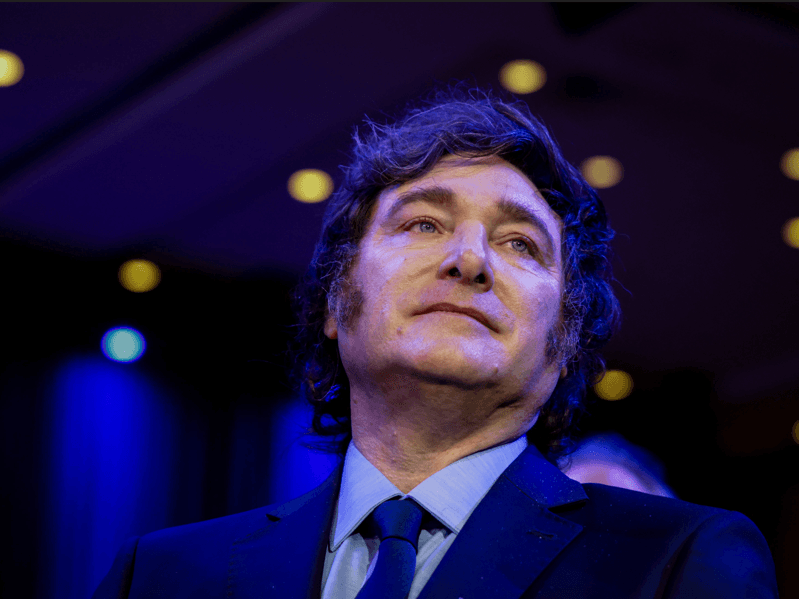 “Milei vai ser Milei”: presidente argentino resiste a mudar plano econômico