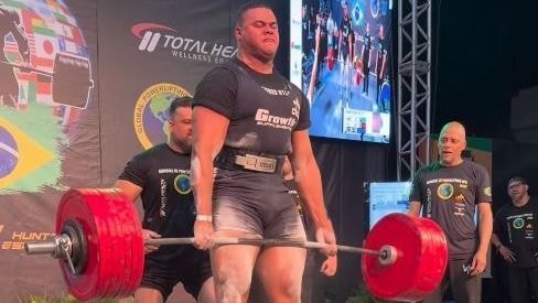 Bitelo ergue 420 kg e bate recorde brasileiro