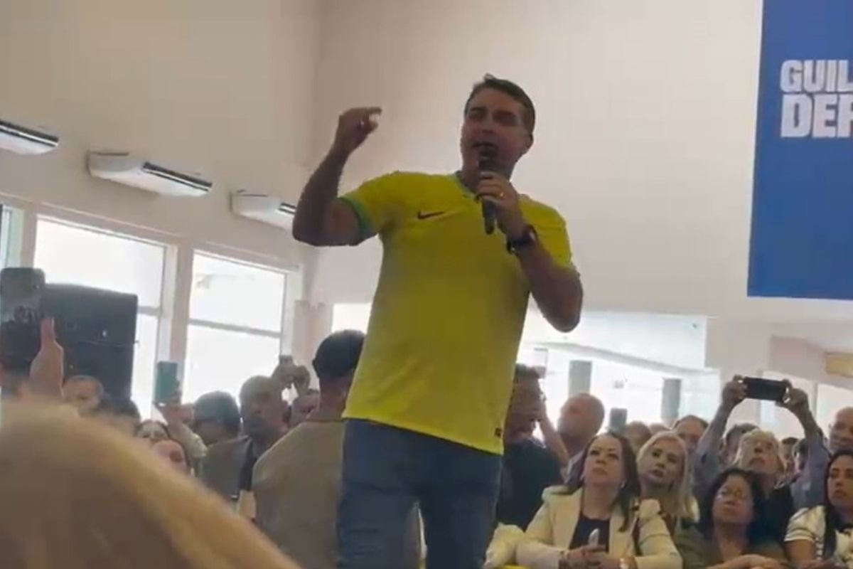Flávio diz que Lula aparelha a PF e que estão tentando enterrá-lo vivo. Veja vídeo