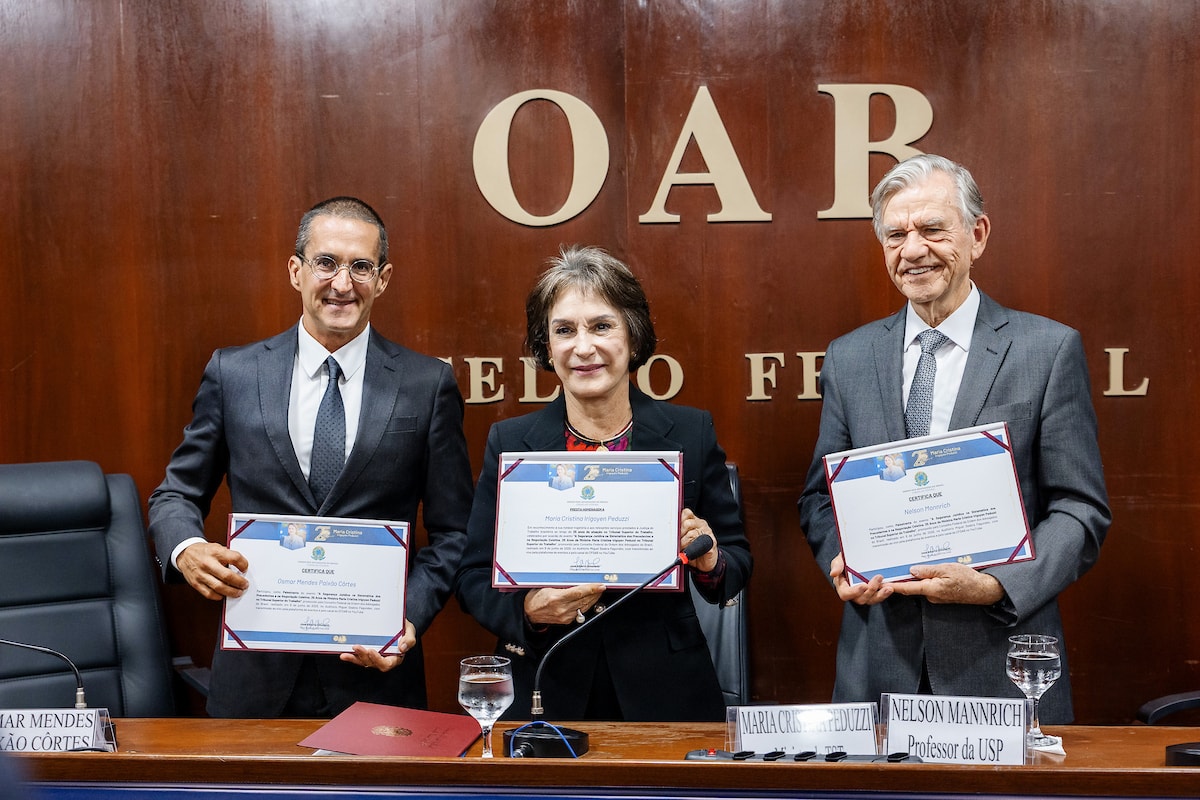 Na OAB, Maria Cristina Peduzzi recebe homenagem pelos 25 anos no TST