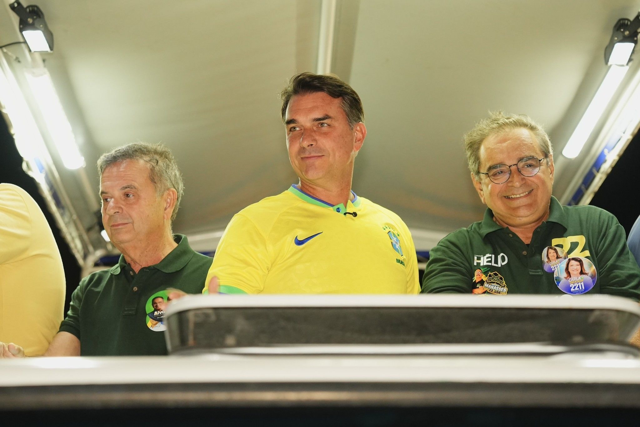 Flávio Bolsonaro vai a Goiânia para ampliar apoio ao 2º turno