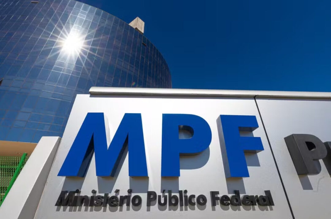 MPF pede que Marinha rastreie e exija licenças de dragas e balsas utilizadas no garimpo ilegal na Amazônia