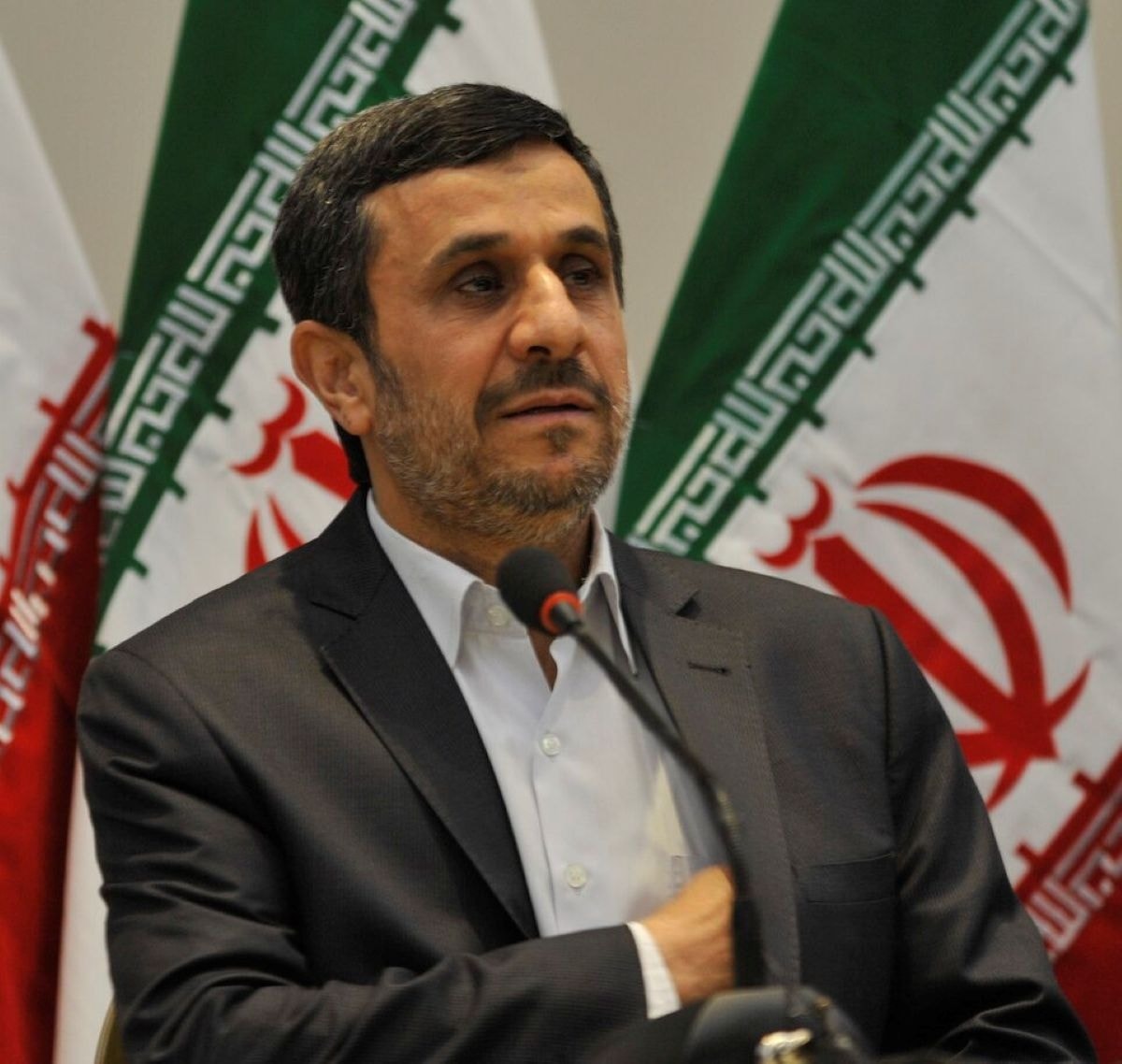 Ahmadinejad está em prisão domiciliar por suposto plano de Israel, diz NYT