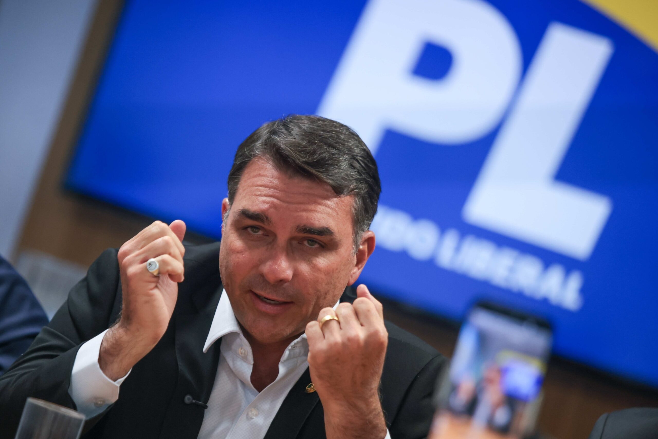 Flávio articula apoio para acelerar PEC que reduz maioridade penal